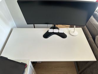 Modern White Desk – Like New