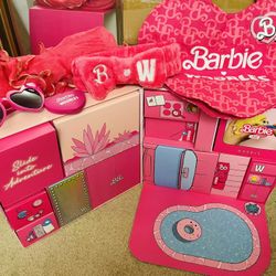 The Woobles Barbie Dreamhouse & Accessories