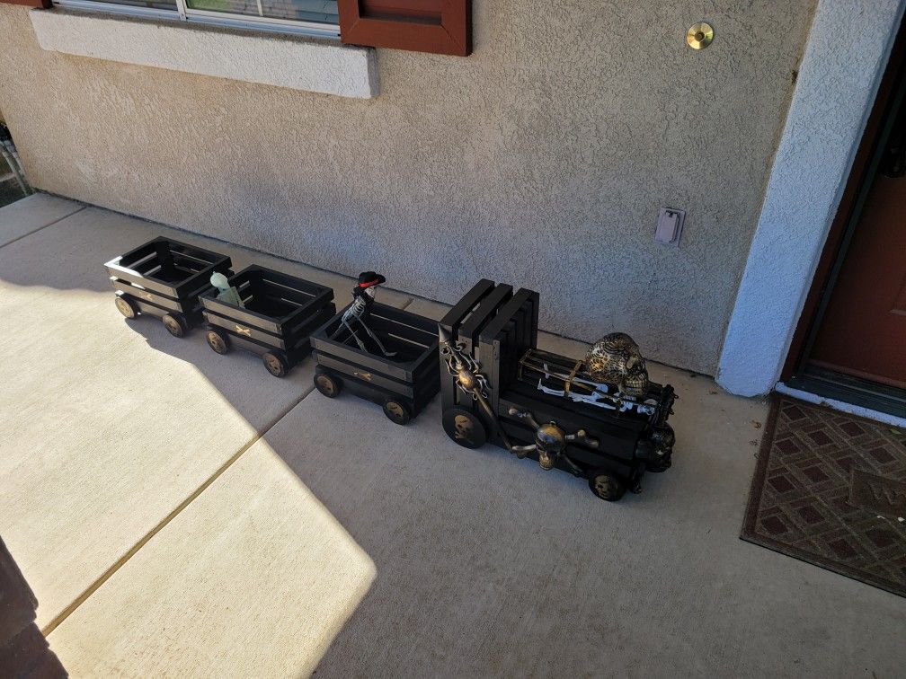 Custom Built/One Of A Kind Halloween "SKELETRAIN" Gold Edition