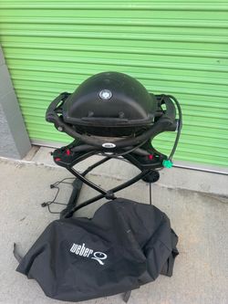 Weber Q 1200 W/ Stand and cover