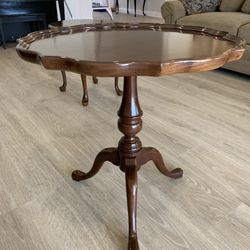 Solid Cherry Pie Crust Table