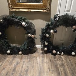 Lots of wreaths and decor