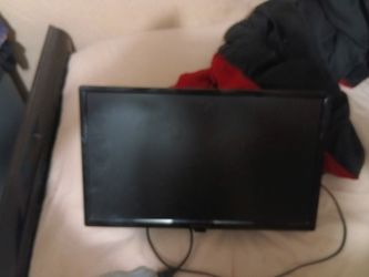 Insignia  LED flat screen tv SN-19D310NA21