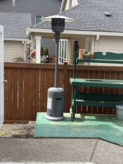 Patio heat lamp with propane tank