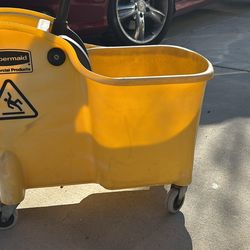 Rubbermaid industrial mop bucket