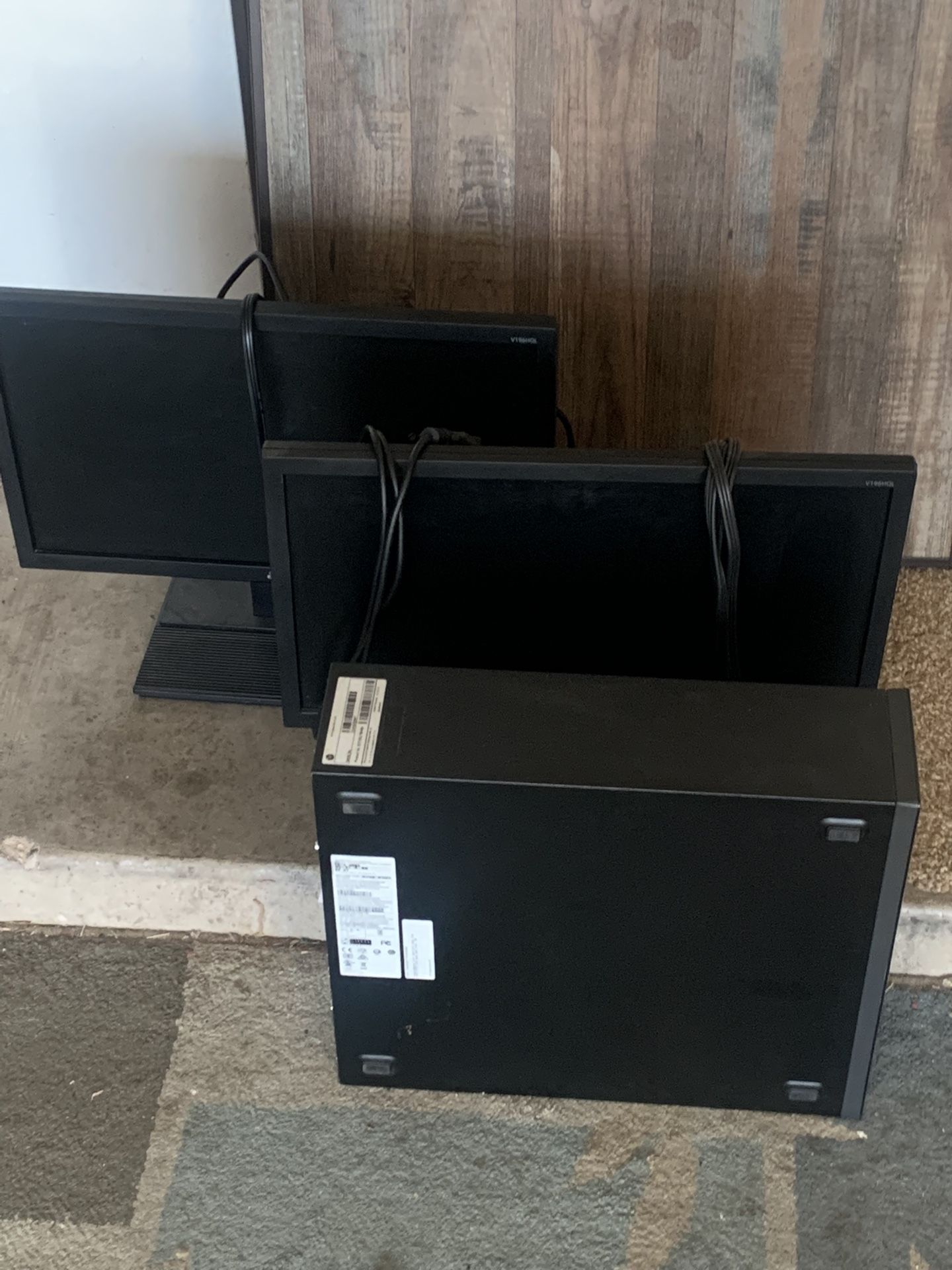 Computer With 2 Monitors