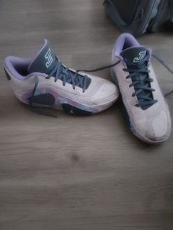 Jordan Tatum Low-Top Basketball Sneakers
