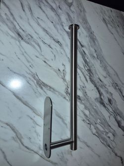 New silver stainless steel paper towel holder
