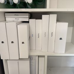 MacBook,iPad IPhone Boxes Empty 