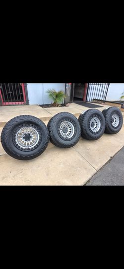 17" LOCK Mojave w/ 35" Nitto G3 Terra Grapplers