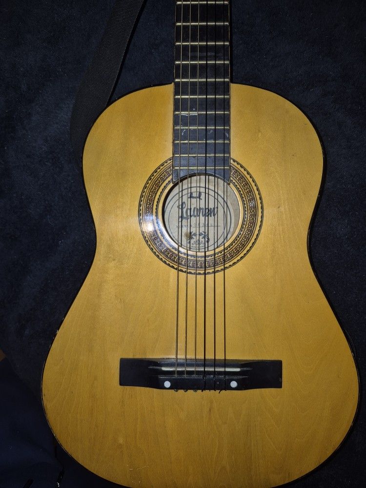 Lauren LA 34" Acoustic Guitar In Great Condition