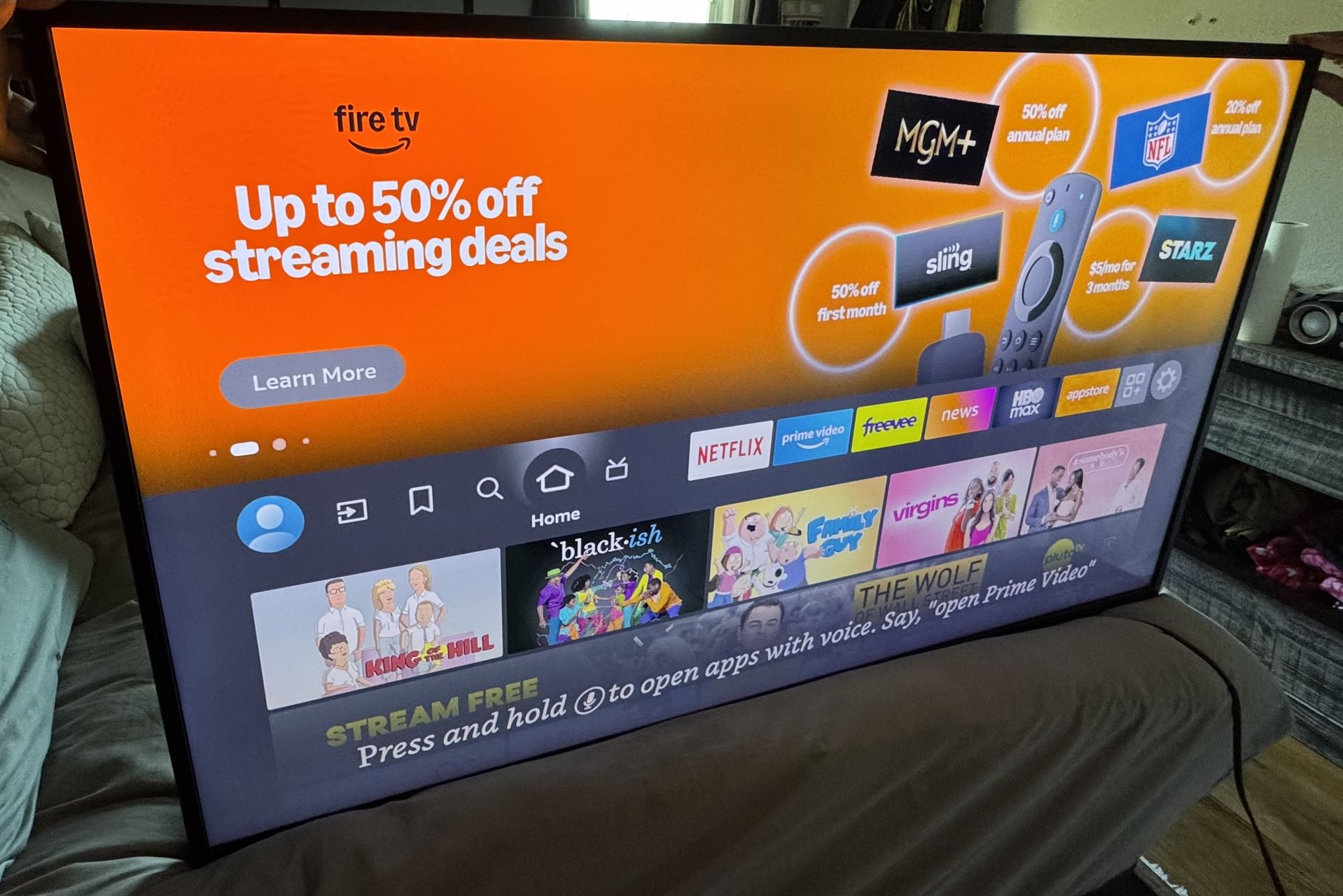 55 Inch 4K Smart Fire TV + Wall Mount (Full Motion) – Great Condition!