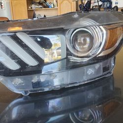 Ford Mustang 2017 GT Left Headlight.