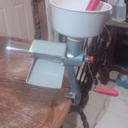 Back to Basics Food Strainer & Sauce Maker 220 Manual Hand Crank