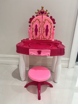 Girls Makeup Table