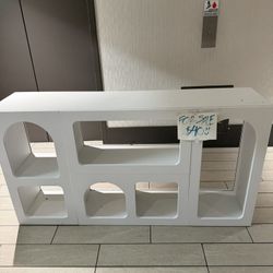 White shelf cupboard 