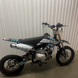 SYX MOTO K1 125cc Dirt Bike, 50 MPH, 123 Mile Range, 4-Speed Manual