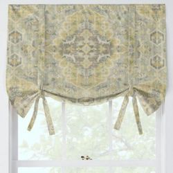 Tie up balloon curtain