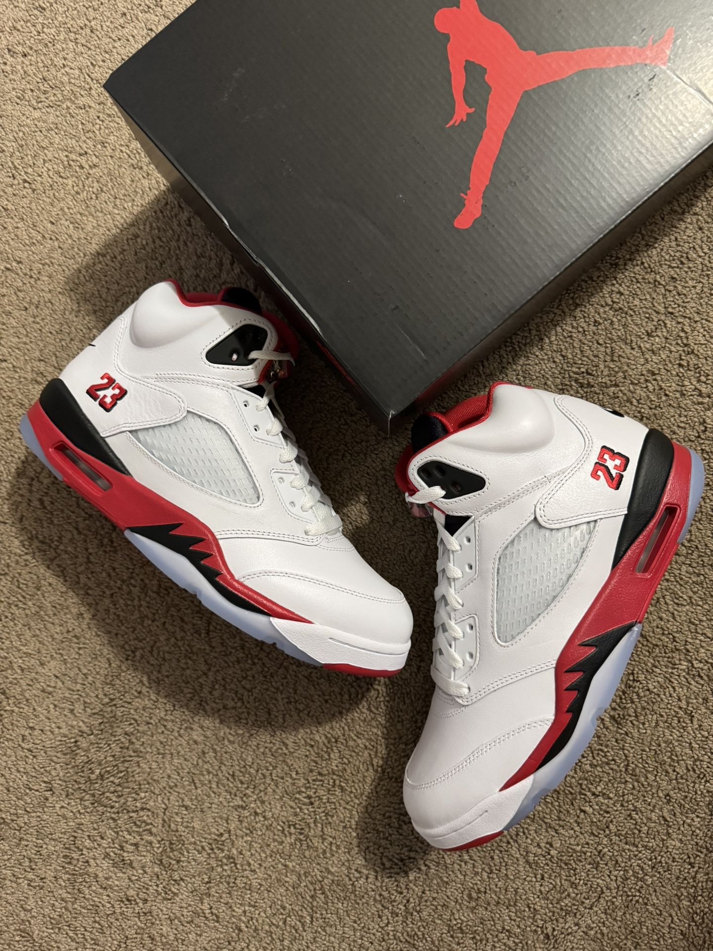 🔥Jordan 5 Retro Fire Red 2025🔥 size 10, size 10.5