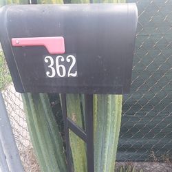 Mail Box W/ Post