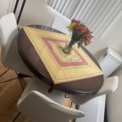 Expansible Dinner Table 