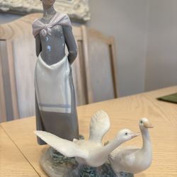 Lladro 5659 Woman And Ducks 
