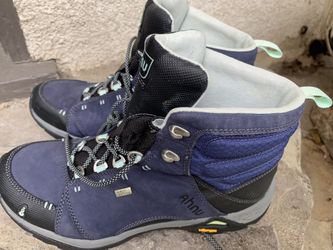 Ahnu women’s hiking boots so 8.5
