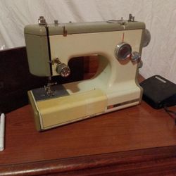 Vintage Sowing Machine 
