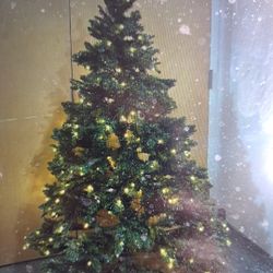 6 Foot Pre Lit Christma Tree