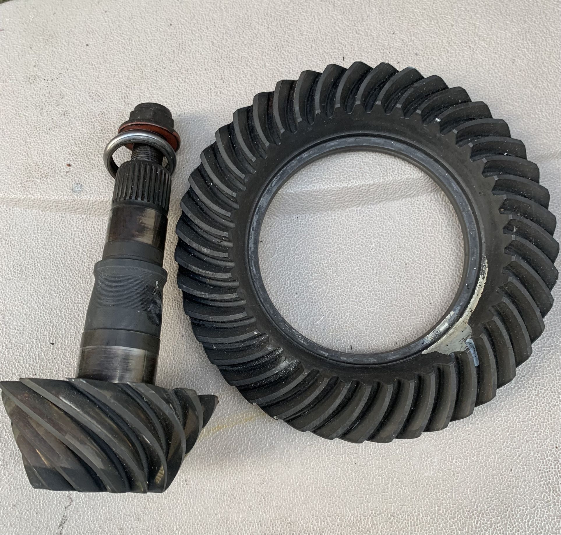 Differential Ford 8.8 Gear 3.31 ratio 43-tooth ring gear & 13-tooth pinion gear