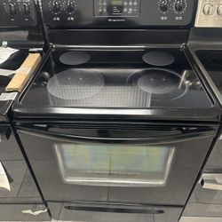 Frigidaire Electric Stove Four Burners Black Color 