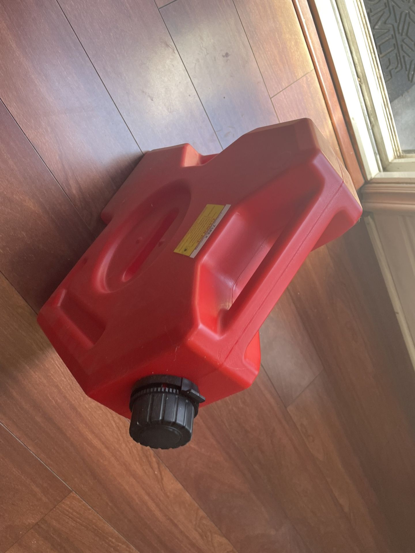 2 Gallon(7.5 Liter) Jeep Fuel Can