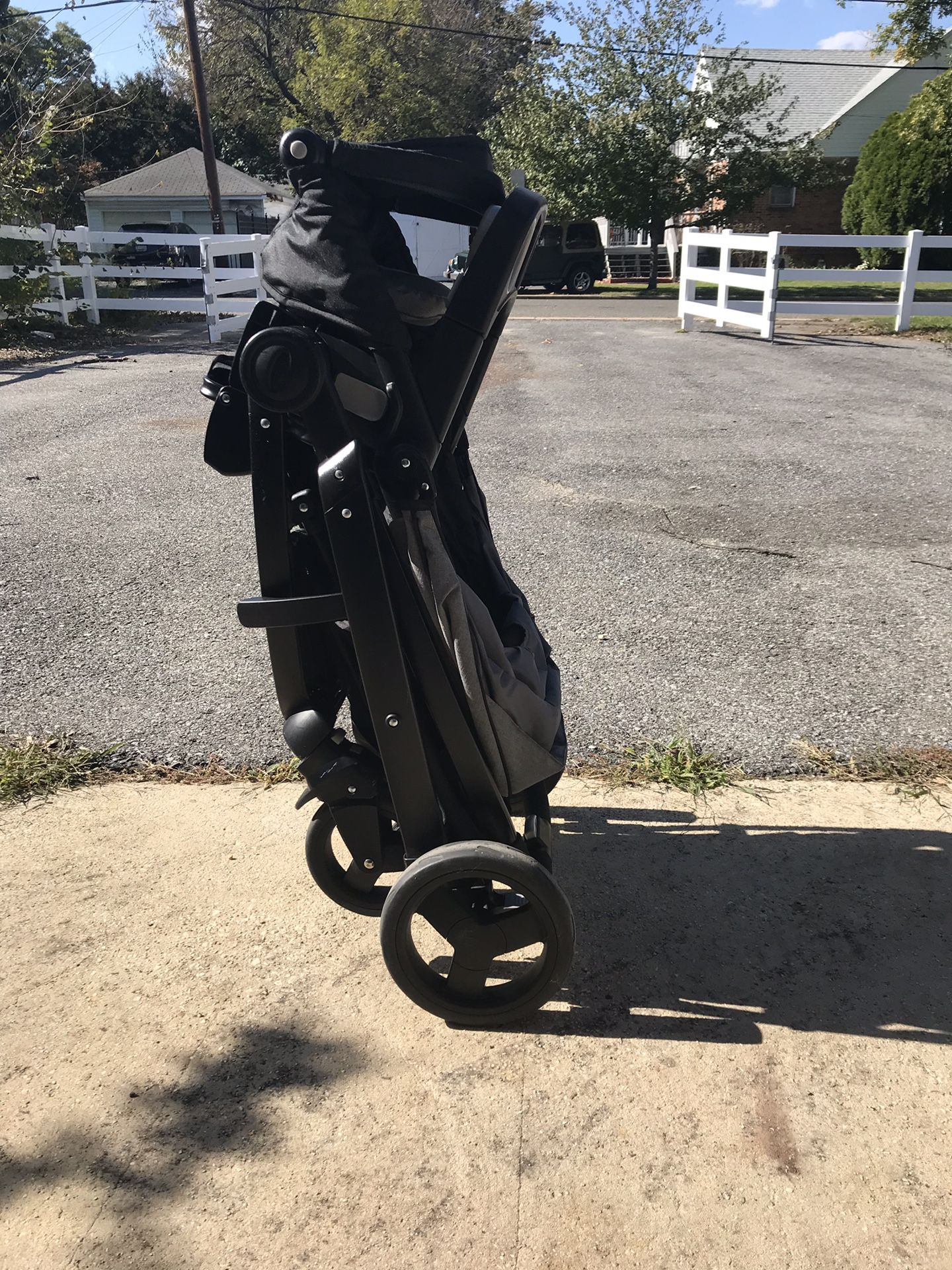 2015 Graco Modes stroller and click connect snugride car seat