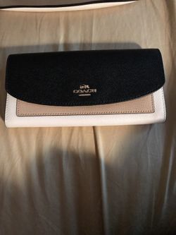 Coach purse and wallet to match. Purse also have a long strap too that you can use.