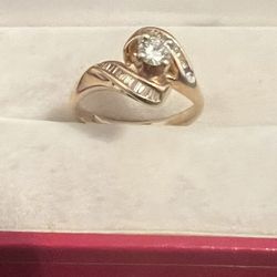 Ladies 14K Solid Gold Diamond Ring . Sz6 