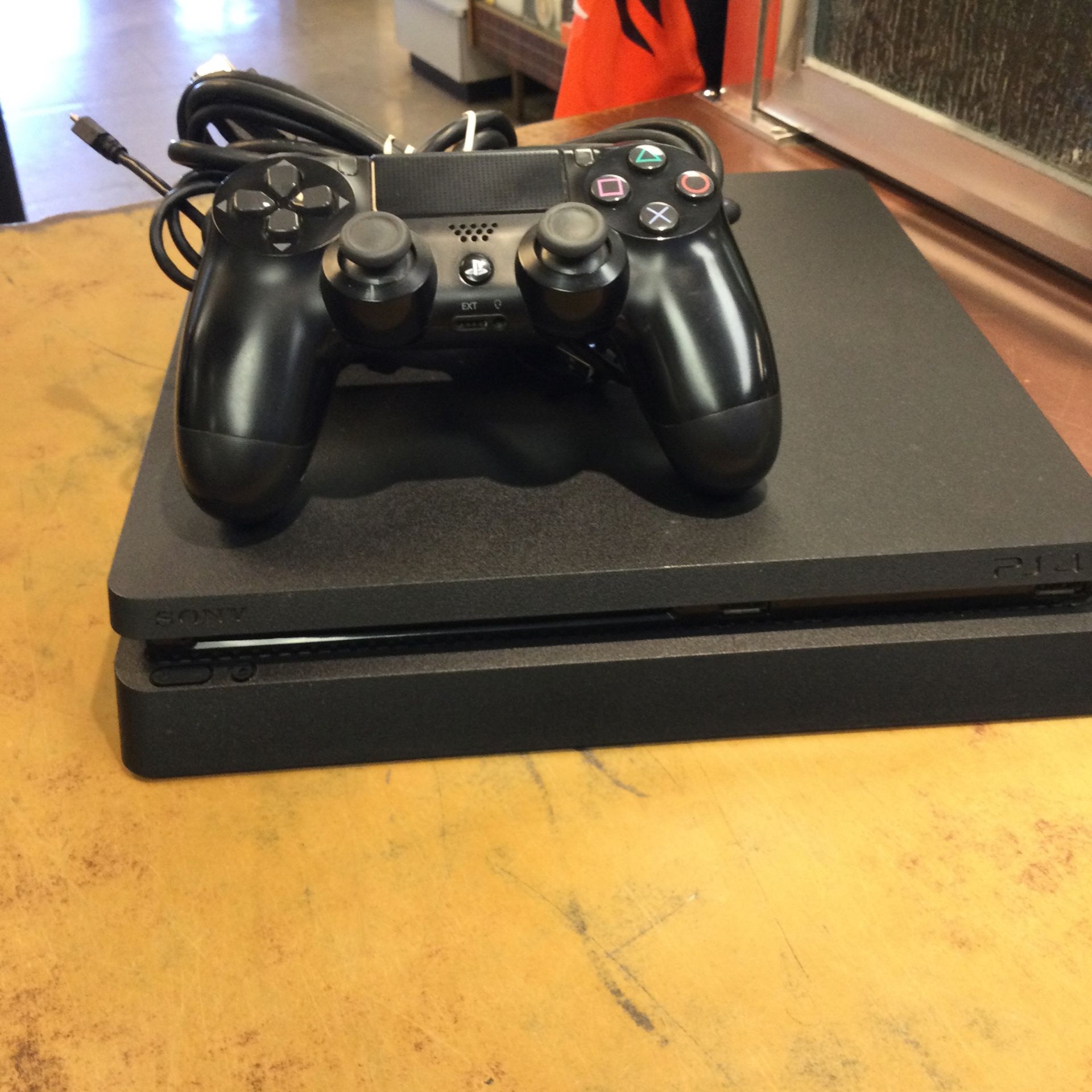 Complete 1TB PS4 Slim