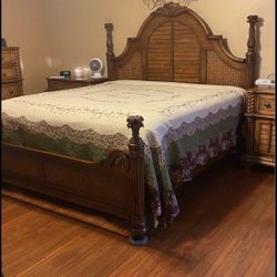 Beautiful Tommy Bahama Style Bedroom Set ( deliver Available) 