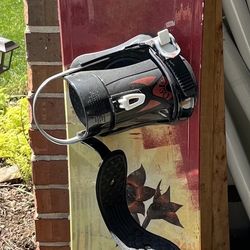 Snowboard  5150 Empress needs bindings 