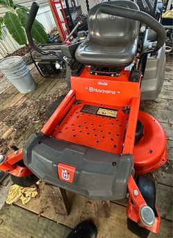 Husqvarna Z142  zero-turn mower