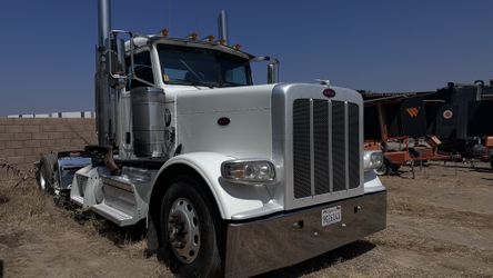 2018 389 Peterbilt Daycab 