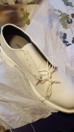 Brand new size 11 E Bates white dress shoes