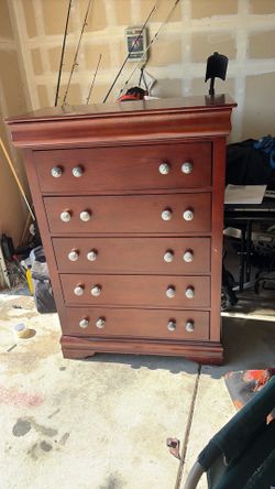 Nice dresser very good condition