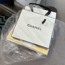 4 Chanel Bags, Small with greeting cards 