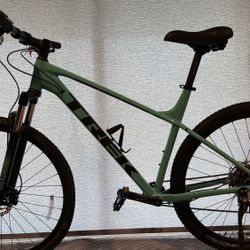 Trek Marlin 7 Mountain Bike