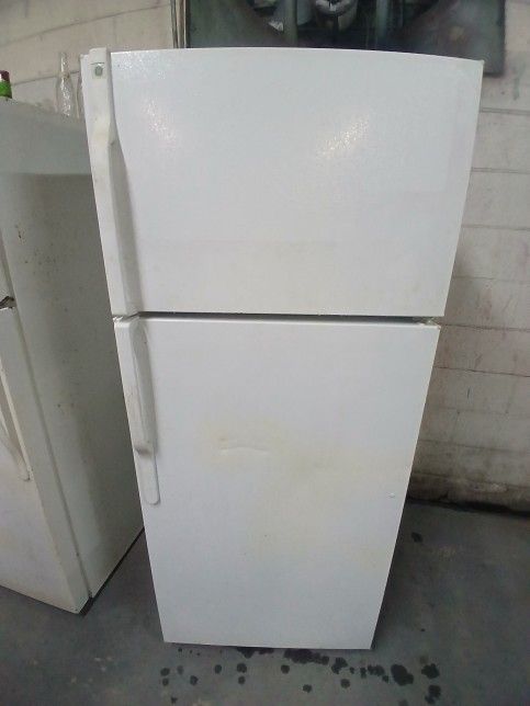 GE Refrigerator 