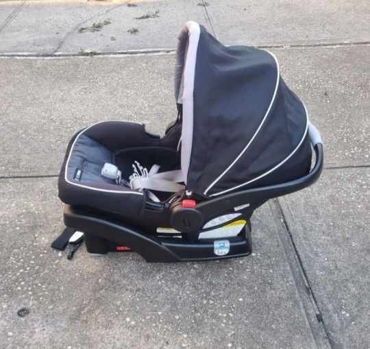 Graco Click Connect Car Seat 