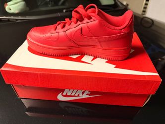 NIKE SIZE 5,5 WOMEN