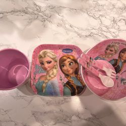 Frozen Elsa and Anna Dinnerware Set