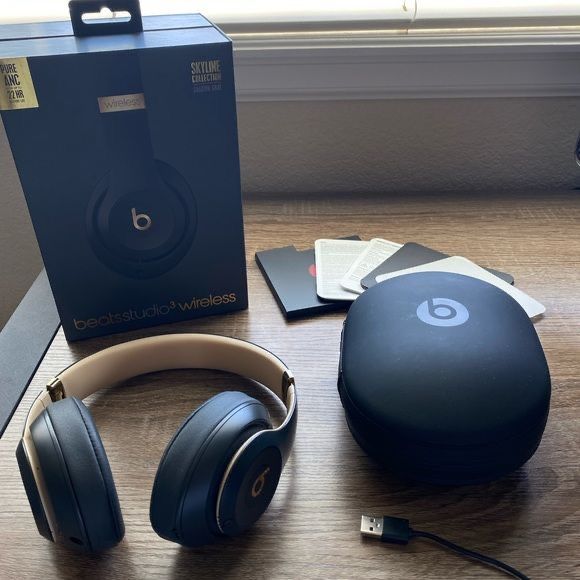 Beats Studio 3.JUST HEADPHONES!!