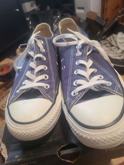 Navy Converse Chuck Taylor All-Star Low Top sneakers